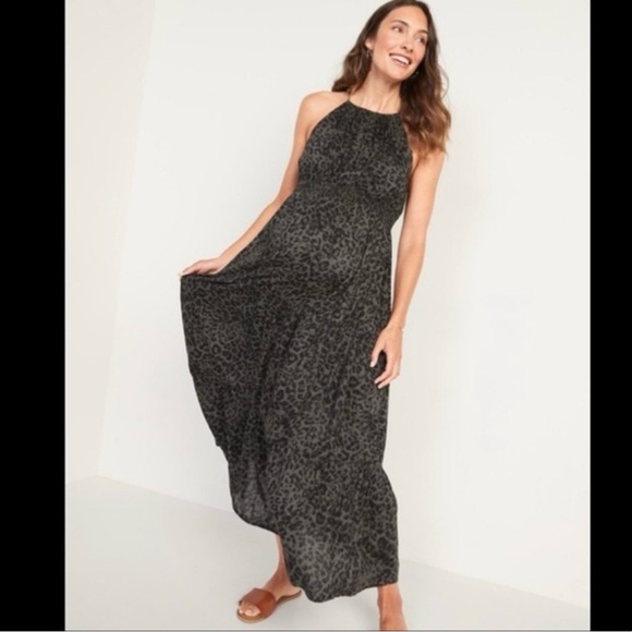 Old Navy Dresses & Skirts - Old Navy Sleeveless Tiered Leopard-Print Maxi  Dress
Charcoal Gray large tall